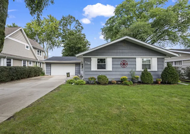 Single family home for sale at 419 S Phelps Ave, Arlington Heights, IL 60004 | MLS# 12755807