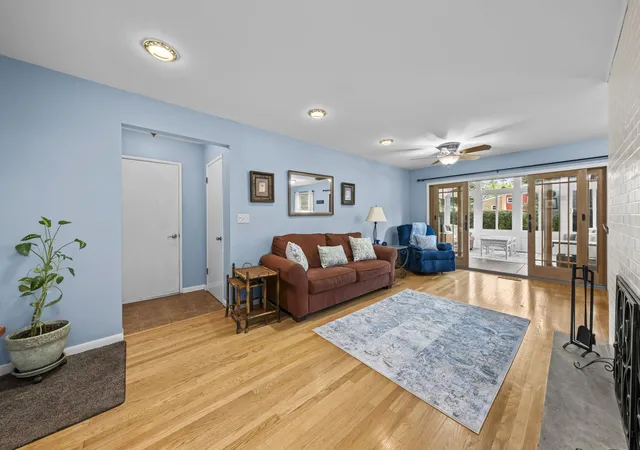 Photo 3 of Single family home for sale at 419 S Phelps Ave, Arlington Heights, IL 60004 | MLS# 12755807 | Listing updated on 2026-09-24