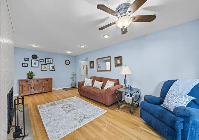 Photo 3 of Single family home for sale at 419 S Phelps Ave, Arlington Heights, IL 60004 | MLS# 12755807 | Listing updated on 2026-09-24
