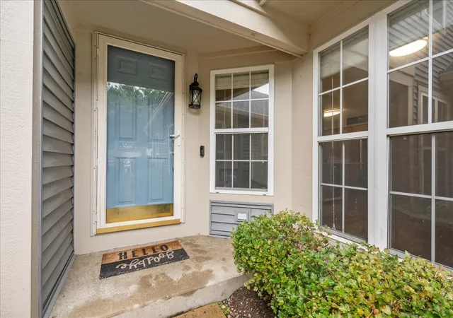 Photo 2 of Townhouse for sale at 877 Wembley Ct, Elgin, IL 60120 | MLS# 12755815 | Listing updated on 2026-09-14