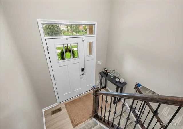 Photo 2 of Townhouse for sale at 586 Cimmaron Cir, Crystal Lake, IL 60012 | MLS# 12755820 | Listing updated on 2026-09-13