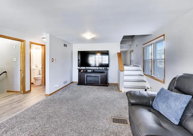 Photo 4 of Single family home for sale at 5110 S Nagle Ave, Chicago, IL 60638 | MLS# 12755832 | Listing updated on 2026-09-12