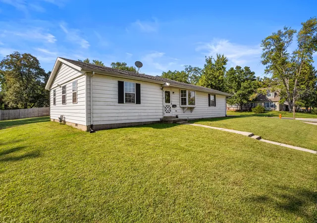 Photo 1 of Single family home for sale at 1701 E Washington St, Urbana, IL 61802 | MLS# 12755843 | Listing updated on 2026-09-16