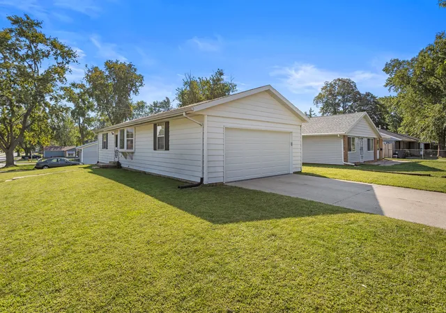 Photo 2 of Single family home for sale at 1701 E Washington St, Urbana, IL 61802 | MLS# 12755843 | Listing updated on 2026-09-16