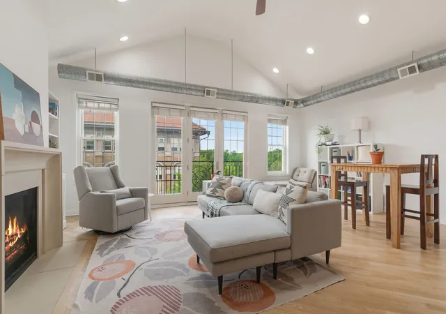 Photo 3 of Condo for sale at 1836 W Belmont Ave #4, Chicago, IL 60657 | MLS# 12755862 | Listing updated on 2026-10-19