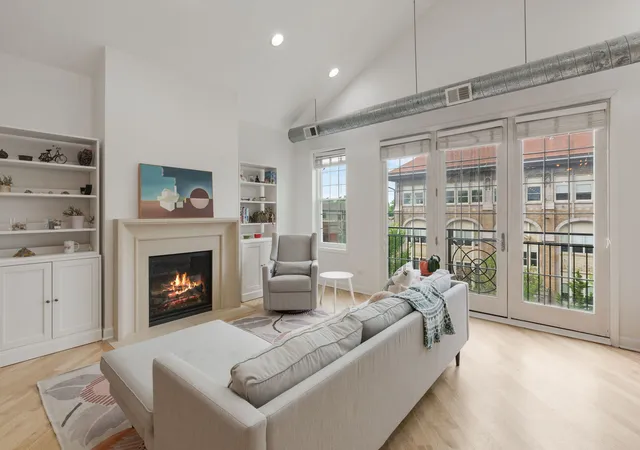 Photo 3 of Condo for sale at 1836 W Belmont Ave #4, Chicago, IL 60657 | MLS# 12755862 | Listing updated on 2026-10-19
