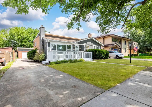 Photo 2 of Single family home for sale at 4024 W 106th Street, Oak Lawn, IL 60453 | MLS# 12755863 | Listing updated on 2026-09-12