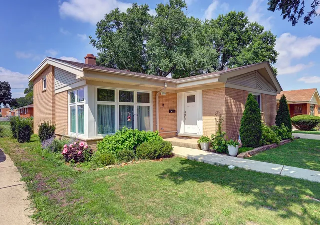 Photo 2 of Single family home for sale at 2534 Kensington Ave, Westchester, IL 60154 | MLS# 12755865 | Listing updated on 2026-09-26