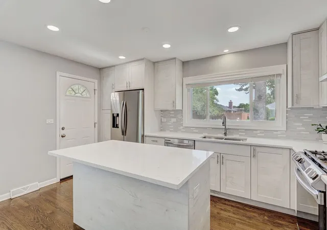 Photo 3 of Single family home for sale at 2534 Kensington Ave, Westchester, IL 60154 | MLS# 12755865 | Listing updated on 2026-09-12