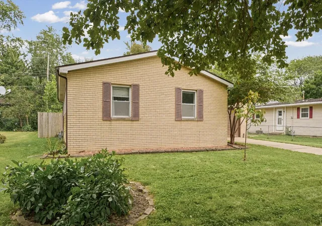 Photo 3 of Sale Pending at 912 Frank Dr, Champaign, IL 61821 | MLS# 12755866 | Listing updated on 2026-09-16