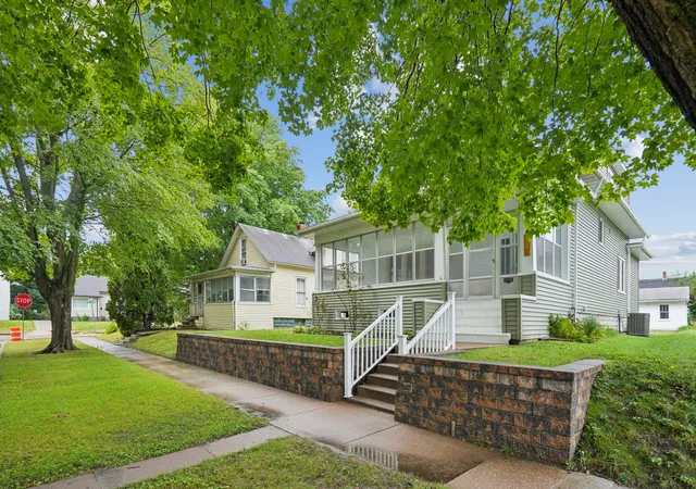 Photo 2 of Single family home for sale at 1530 33rd Street, Rock Island, IL 61201 | MLS# 12755868 | Listing updated on 2026-09-11