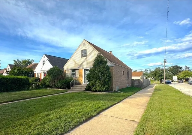 Photo 3 of Single family home for sale at 1500 State Line Rd, Calumet City, IL 60409 | MLS# 12755876 | Listing updated on 2026-09-16
