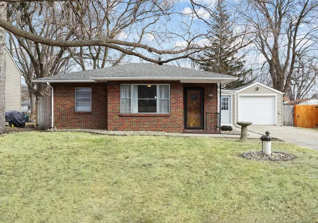 Photo 1 of Single family home for sale at 3808 15th St B, Moline, IL 61265 | MLS# 12755877 | Listing updated on 2026-09-16