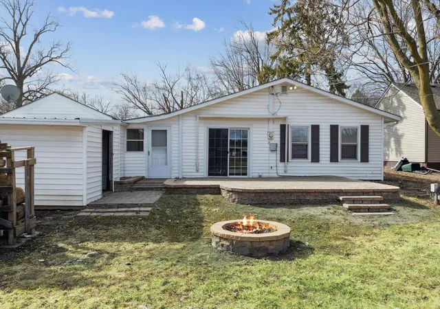Photo 3 of Single family home for sale at 3808 15th St B, Moline, IL 61265 | MLS# 12755877 | Listing updated on 2026-09-16