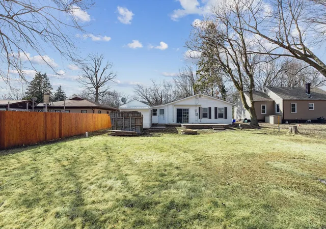 Photo 3 of Single family home for sale at 3808 15th St B, Moline, IL 61265 | MLS# 12755877 | Listing updated on 2026-09-16