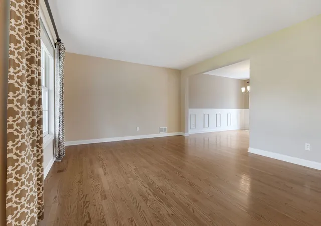 Photo 4 of Single family home for sale at 39w197 Acres Pl, Geneva, IL 60134 | MLS# 12755883 | Listing updated on 2026-09-14