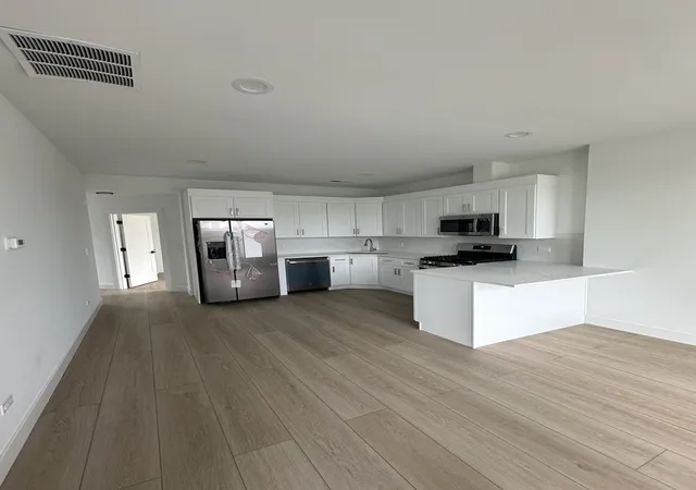 Photo 4 of House for sale at 6627 S Maryland Ave, Chicago, IL 60637 | MLS# 12755888 | Listing updated on 2026-09-16