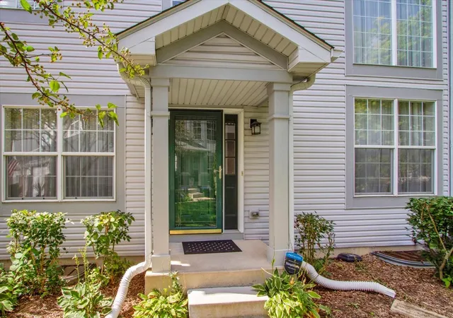 Photo 2 of Townhouse for sale at 1284 Horseshoe Ct, Bartlett, IL 60103 | MLS# 12755890 | Listing updated on 2026-09-14