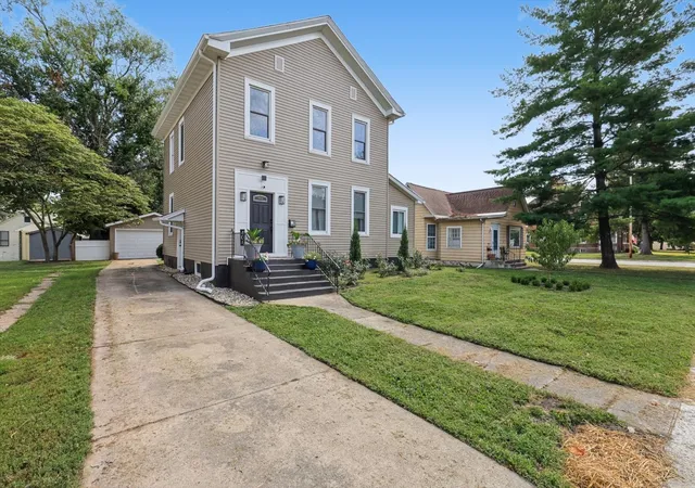 Photo 3 of Single family home for sale at 404 N 21st Street, Mattoon, IL 61938 | MLS# 12755894 | Listing updated on 2026-09-19