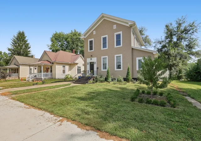 Photo 4 of Single family home for sale at 404 N 21st Street, Mattoon, IL 61938 | MLS# 12755894 | Listing updated on 2026-09-19