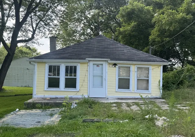 Photo 1 of Single family home for sale at 42618 N Lake Ave, Antioch, IL 60002 | MLS# 12755900 | Listing updated on 2026-10-08