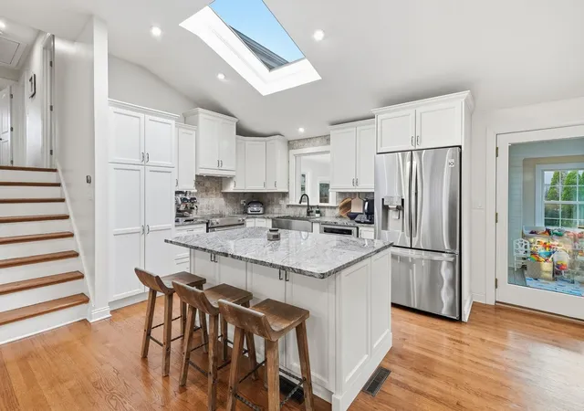 Photo 3 of Single family home for sale at 10548 S Tod Dr, Palos Hills, IL 60465 | MLS# 12755903 | Listing updated on 2026-09-12