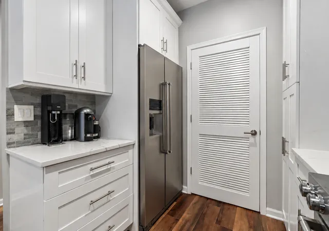 Photo 3 of Condo for sale at 33 W Huron St #402, Chicago, IL 60654 | MLS# 12755904 | Listing updated on 2026-09-28
