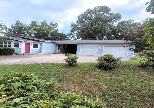 Photo 1 of Single family home for sale at 911 N 7th Street, Murphysboro, IL 62966 | MLS# 12755912 | Listing updated on 2026-09-21