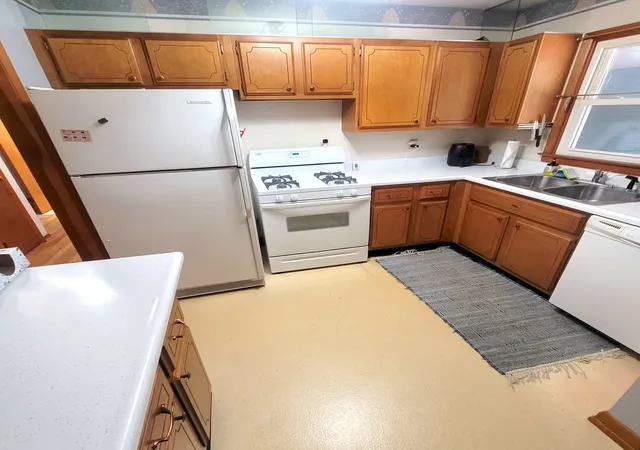 Photo 3 of Single family home for sale at 911 N 7th Street, Murphysboro, IL 62966 | MLS# 12755912 | Listing updated on 2026-09-21