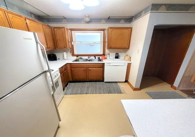 Photo 3 of Single family home for sale at 911 N 7th Street, Murphysboro, IL 62966 | MLS# 12755912 | Listing updated on 2026-09-21