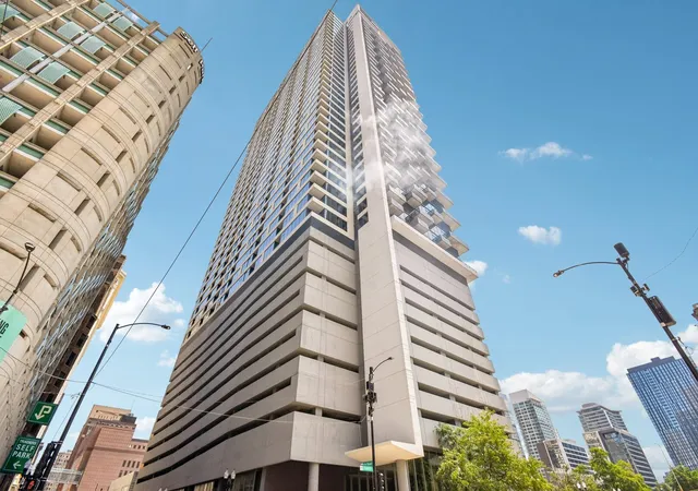 Photo 1 of Condo for sale at 235 W Van Buren St #1807, Chicago, IL 60607 | MLS# 12755914 | Listing updated on 2026-09-16