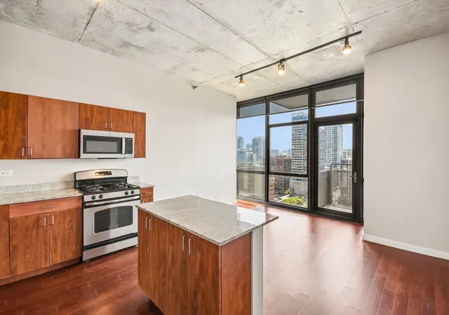 Photo 2 of Condo for sale at 235 W Van Buren St #1807, Chicago, IL 60607 | MLS# 12755914 | Listing updated on 2026-09-16