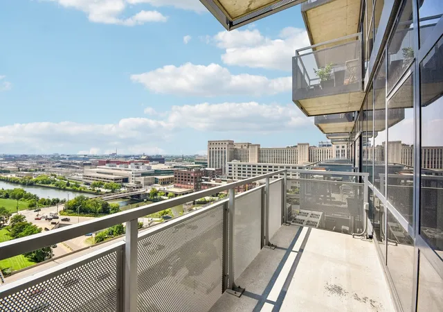 Photo 3 of Condo for sale at 235 W Van Buren St #1807, Chicago, IL 60607 | MLS# 12755914 | Listing updated on 2026-09-16