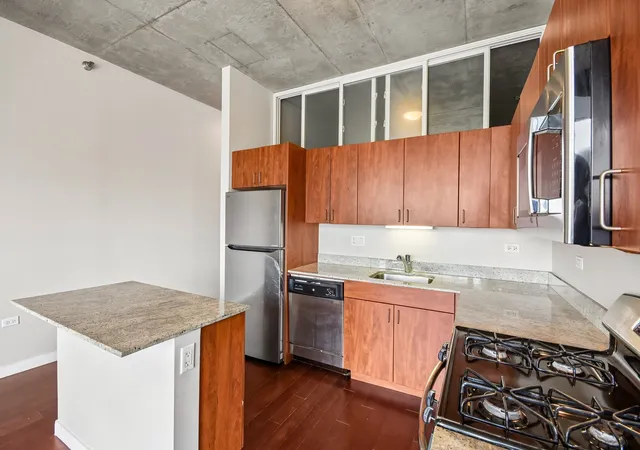 Photo 4 of Condo for sale at 235 W Van Buren St #1807, Chicago, IL 60607 | MLS# 12755914 | Listing updated on 2026-09-16