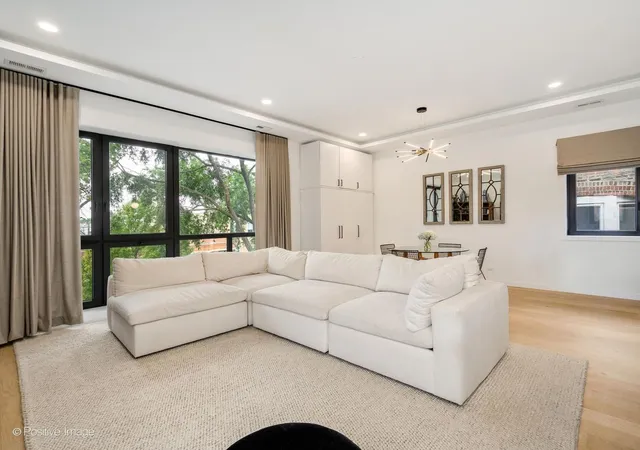 Listing Photo 4 - Condo for sale in building located at 831 N Maplewood Ave, Chicago, IL 60622 - Unit #3