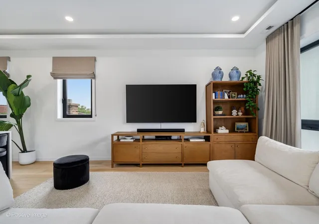 Listing Photo 5 - Condo for sale in building located at 831 N Maplewood Ave, Chicago, IL 60622 - Unit #3