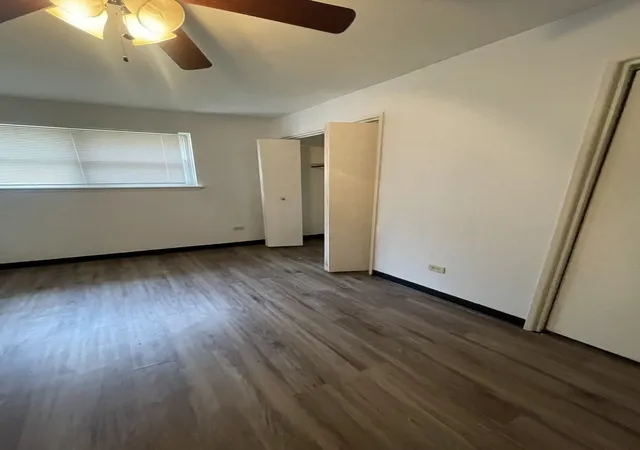 Photo 4 of Townhouse for sale at 7208 S E End Ave #B, Chicago, IL 60649 | MLS# 12755925 | Listing updated on 2026-09-16