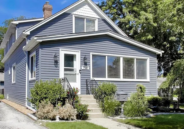 Single family home for sale at 7720 W 65th Place, Bedford Park, IL 60501 | MLS# 12755928