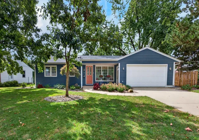 Photo 2 of Single family home for sale at 313 Vista Dr, Bloomington, IL 61701 | MLS# 12755953 | Listing updated on 2026-10-06