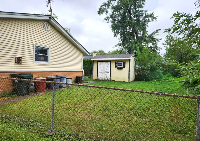 Photo 3 of Single family home for sale at 325 Spruce Ln, Elk Grove Village, IL 60007 | MLS# 12755957 | Listing updated on 2026-10-02