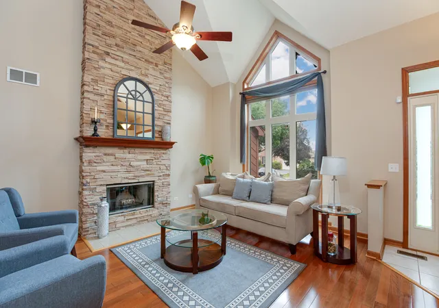 Photo 3 of Single family home for sale at 950 Dunham Dr, West Chicago, IL 60185 | MLS# 12755963 | Listing updated on 2026-09-17