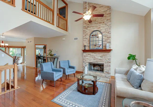 Photo 3 of Single family home for sale at 950 Dunham Dr, West Chicago, IL 60185 | MLS# 12755963 | Listing updated on 2026-10-11