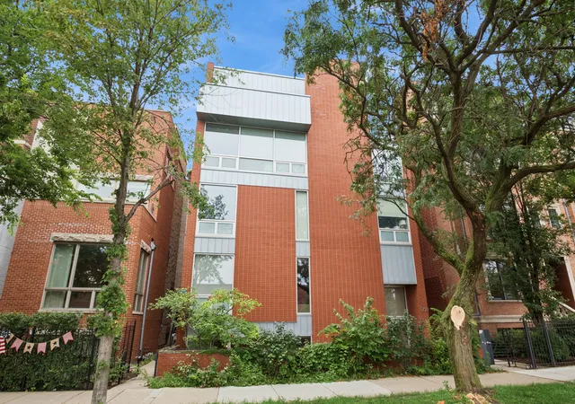 Photo 1 of Condo for sale at 1721 N Sheffield Ave #101, Chicago, IL 60614 | MLS# 12755964 | Listing updated on 2026-09-29