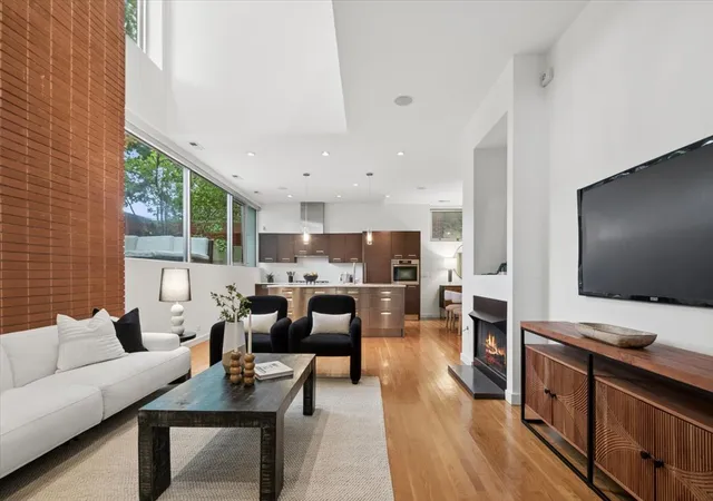 Photo 3 of Condo for sale at 1721 N Sheffield Ave #101, Chicago, IL 60614 | MLS# 12755964 | Listing updated on 2026-09-29