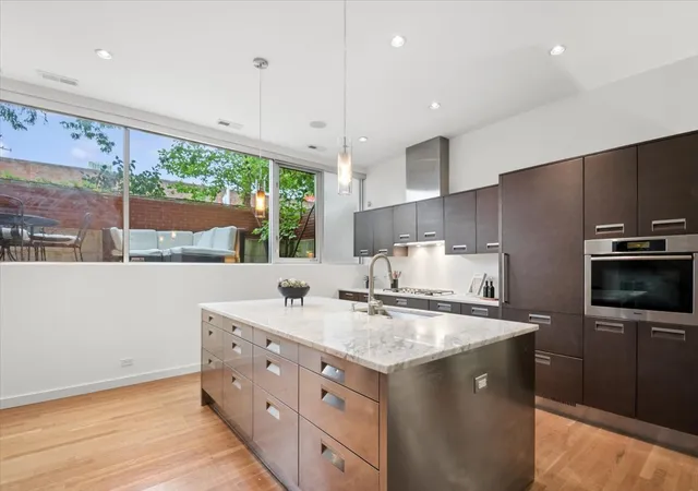Photo 4 of Condo for sale at 1721 N Sheffield Ave #101, Chicago, IL 60614 | MLS# 12755964 | Listing updated on 2026-09-29