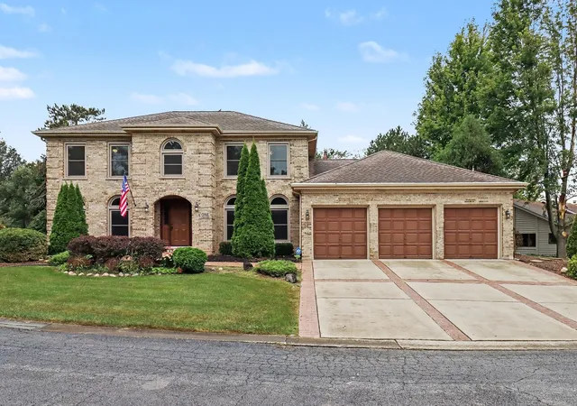 Photo 1 of Single family home for sale at 1 Golf View Ln, Frankfort, IL 60423 | MLS# 12755978 | Listing updated on 2026-10-07