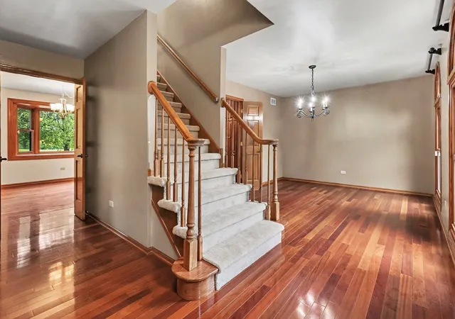 Photo 4 of Single family home for sale at 1 Golf View Ln, Frankfort, IL 60423 | MLS# 12755978 | Listing updated on 2026-10-28
