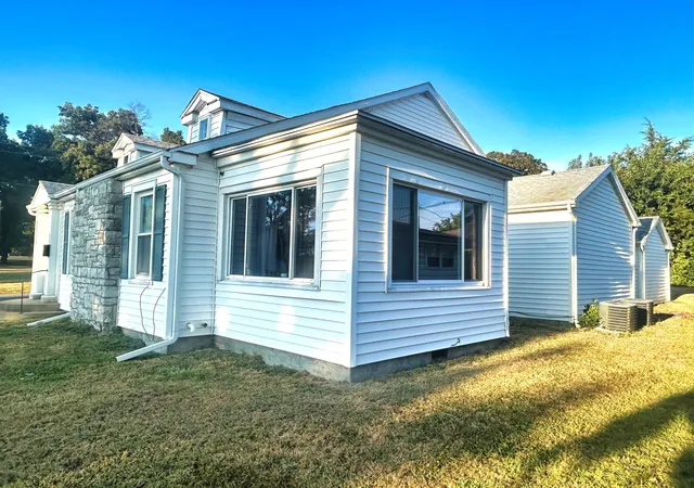 Photo 2 of Single family home for sale at 800 South 26th Ave, Mt Vernon, IL 62864 | MLS# 12755981 | Listing updated on 2026-09-12