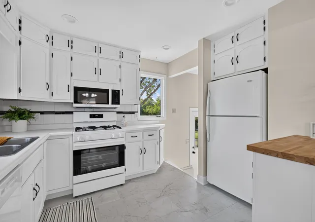 Photo 3 of Single family home for sale at 984 Pomeroy St, Marseilles, IL 61341 | MLS# 12755983 | Listing updated on 2026-09-22