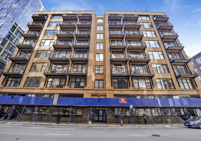 Photo 1 of Condo for sale at 625 W Jackson Blvd #806, Chicago, IL 60661 | MLS# 12755984 | Listing updated on 2026-09-29